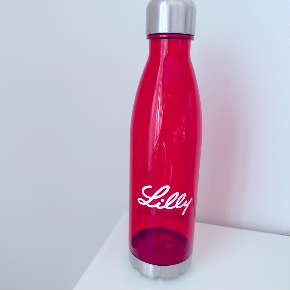Water bottle, plastic, BPA free. RED.  Logo: “Lilly” and “Team Lilly”
